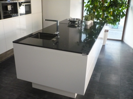 Плита кварцевая  Black  0016 1400x3000 20mm